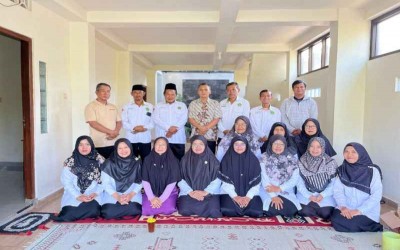 Hangatnya Silaturahmi, GTK MIN 11 Gunungkidul Doakan Keberangkatan Haji Ibu Pengawas